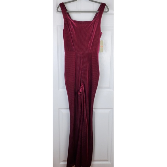 NWT GB velvet corduroy style burgundy jumpsuit - Picture 2 of 8